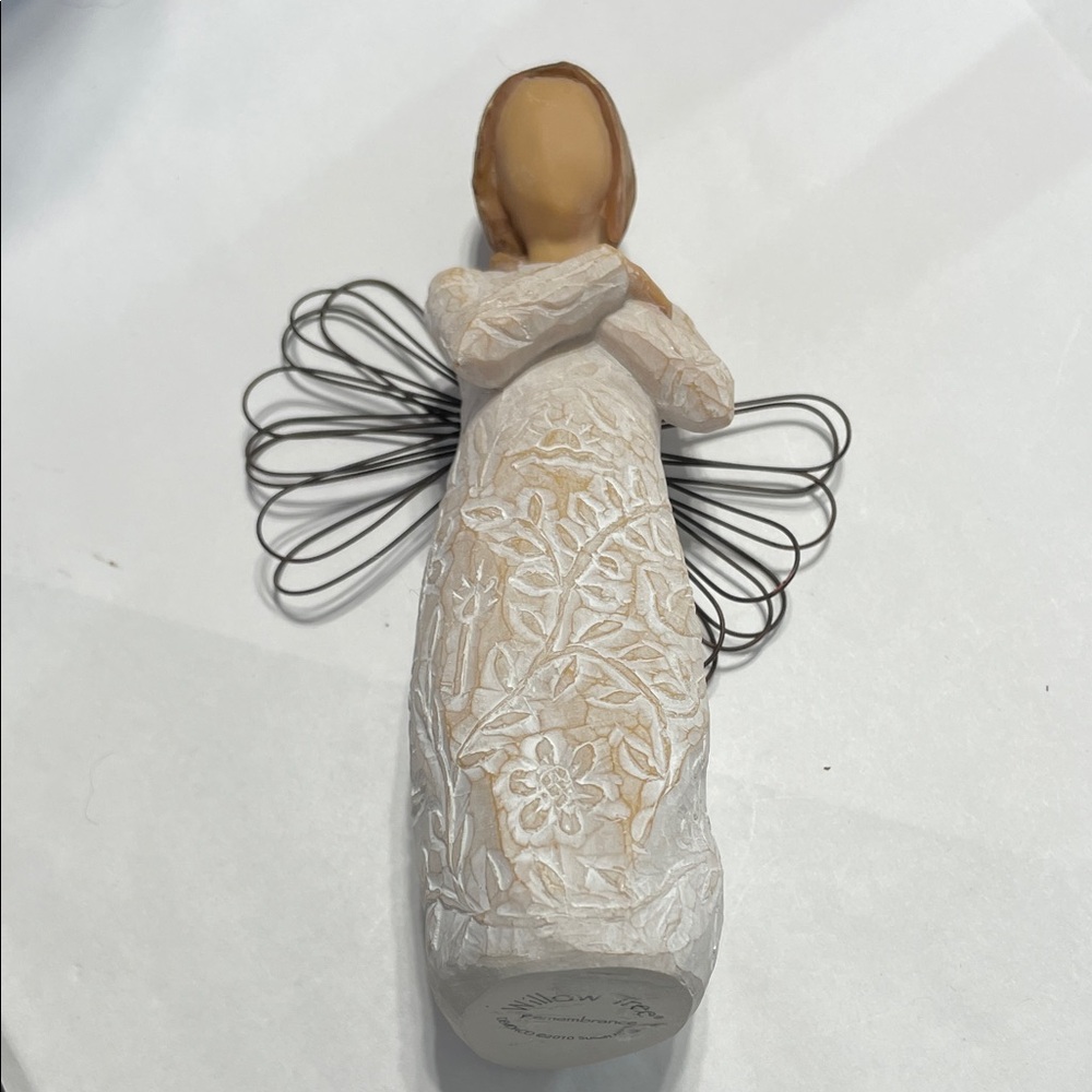 70% off!!! Willow Tree “Angel of Remembrance”Figurine